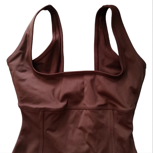 SKIMS Sculpting Swim Tank One Piece Bathingsuit - Small flaw - Picture 3 of 15